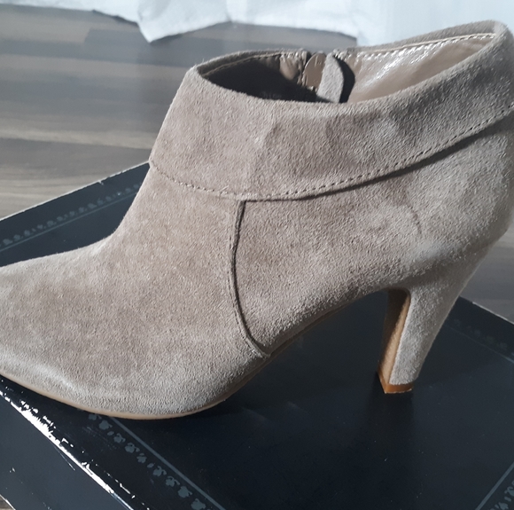 Booties Taupe Suede Heeled 9 - Picture 2 of 8